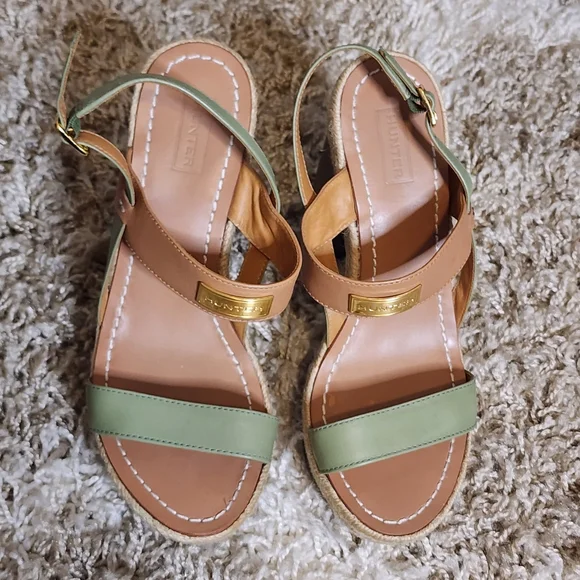 Hunter Gonave Wood Heel Sandals - Picture 10 of 16